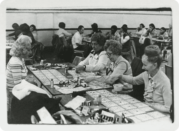 vecchia foto di una partita di bingo